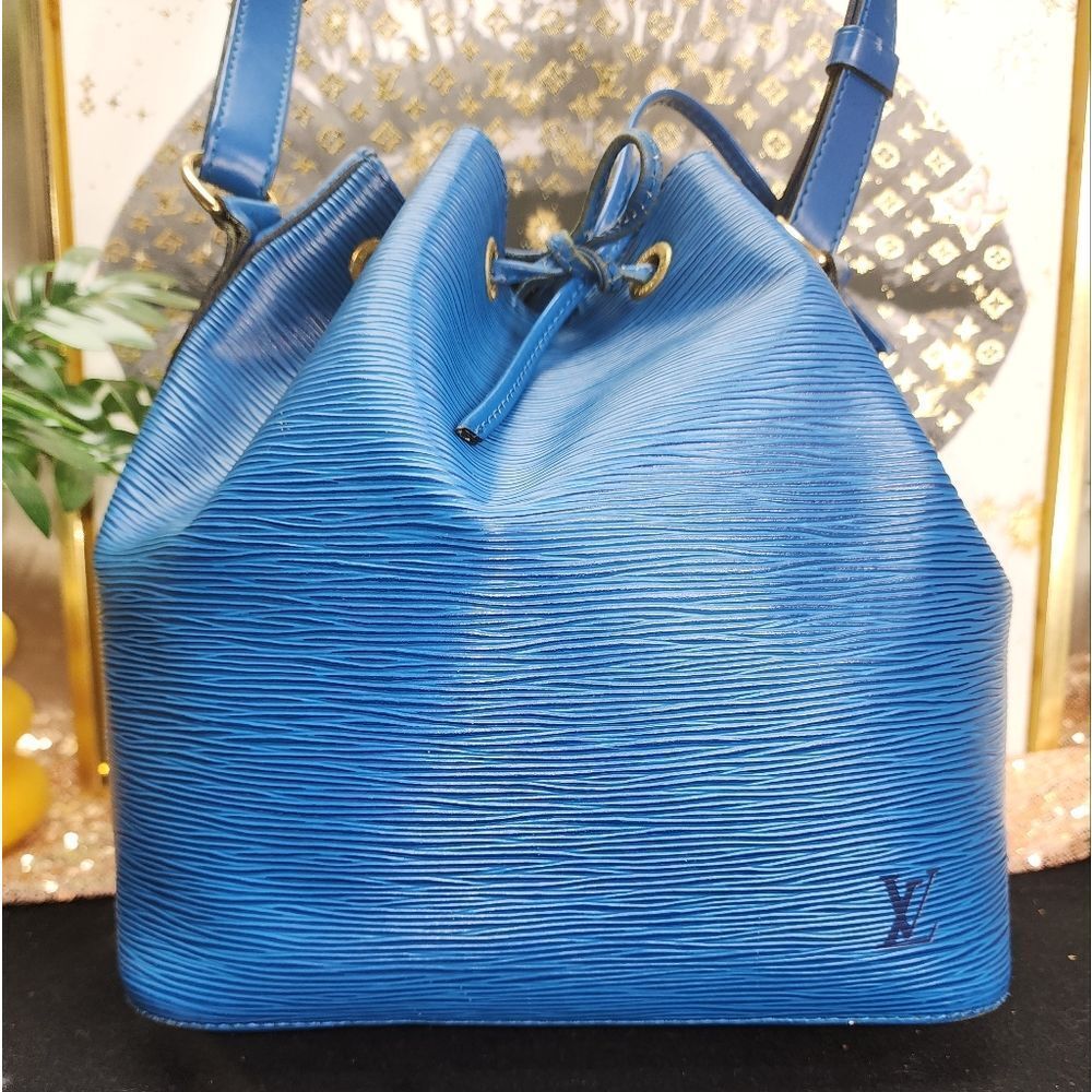 Authentic Louis Vuitton Noe Epi Drawstring Bag - Picture 6 of 16